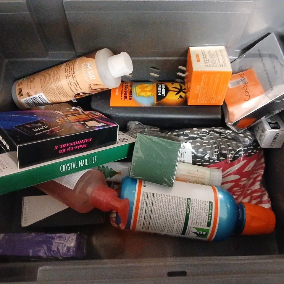 APPROXIMATEY 20 ASSORTED HEALTH AND BEAUTY PRODUCTS TO INCLUDE - HEAD & SHOULDERS SHAMPOO - NEUTROGENA HYDRO BOOST CLEANSER GEL AND THE BREATH CO ORAL RINSE