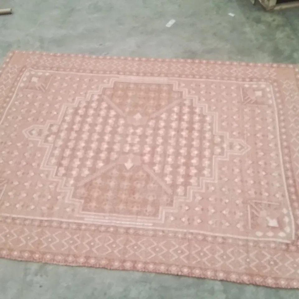 QUALITY DESIGNER AREA RUG - APPROXIMATELY 240X164CM