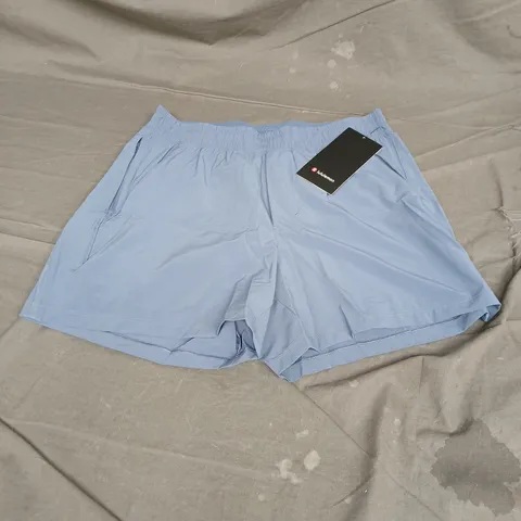 LULULEMON PACE BREAKER SHORTS MENS 5" IN WASHED DENIM SIZE M