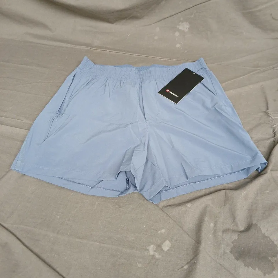 LULULEMON PACE BREAKER SHORTS MENS 5" IN WASHED DENIM SIZE M