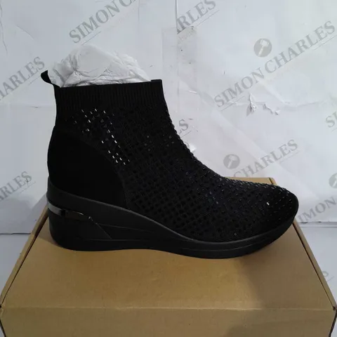 DUNE ENVY EMBELLISHED KNITTED BLACK - SIZE 8