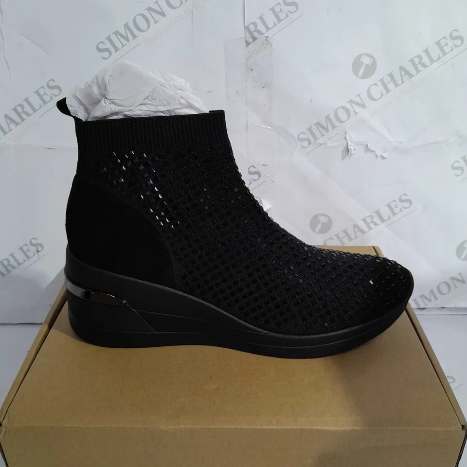 DUNE ENVY EMBELLISHED KNITTED BLACK - SIZE 8