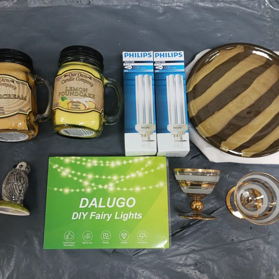 LOT OF APPROXIMATELY 15 ASSORTED HOUSEHOLD ITEMS TO INCLUDE LIGHTBULBS, CANDLES AND GLASSES