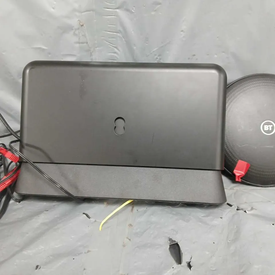 APPROXIMATELY 10 ASSORTED HOUSEHOLD ELECTRICAL ITEMS TO INCLUDE BT WI-FI ROUTER, VARIOUS CABLES AND WIRES, ETC