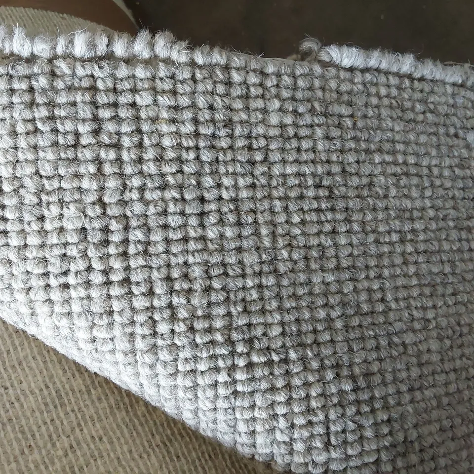 ROLL OF QUALITY LIGHT GREY CARPET APPROXIMATELY 4M × 9.3M