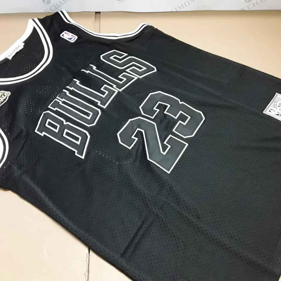 MITCHELL & NESS BULLS BASKETBALL JERSEY - XL