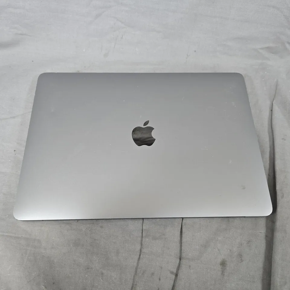 APPLE MACBOOK PRO LAPTOP – SILVER