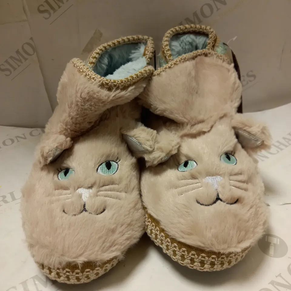 MUK LUKS CAT ANIMAL SLIPPERS - SIZE 6