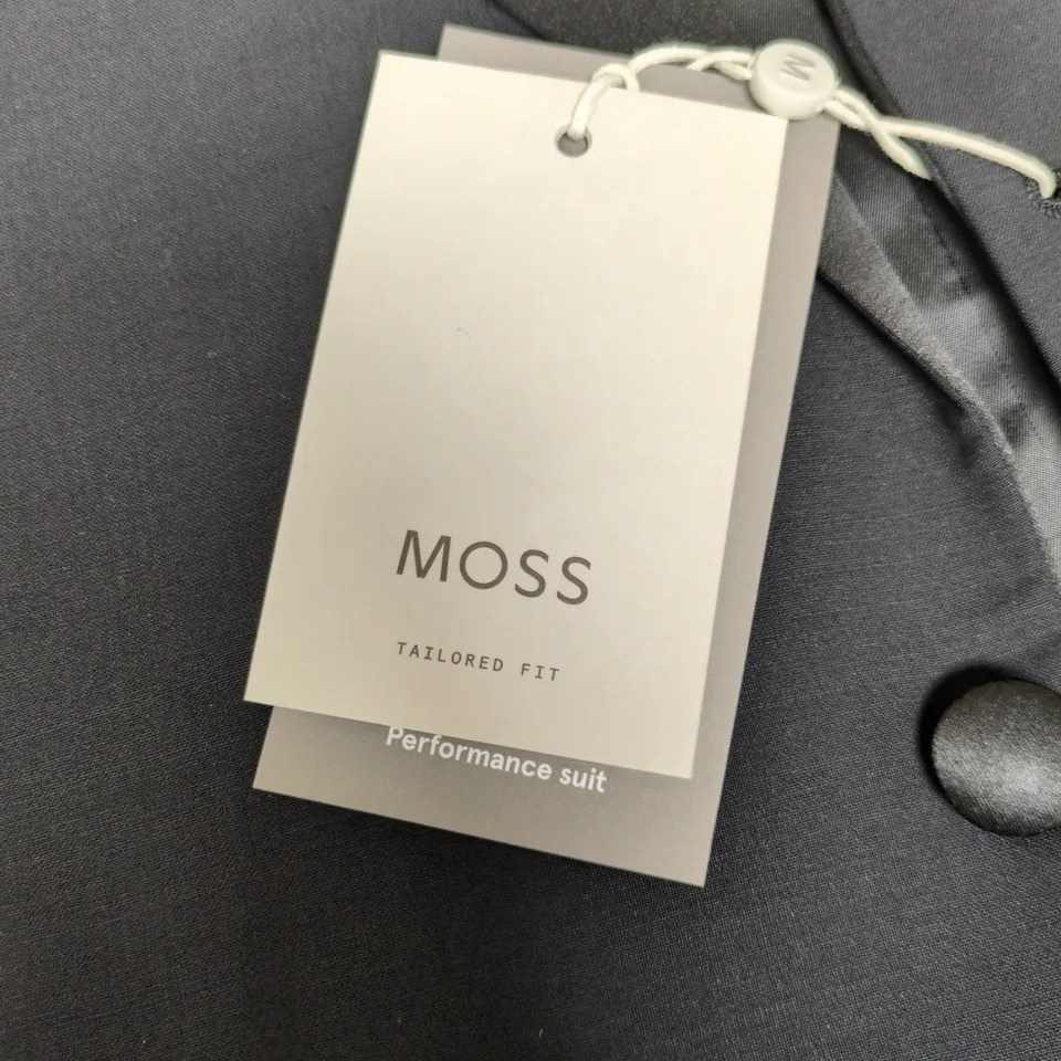 MOSS TAILORED FIT PERFORMANCE SUIT – BLACK, 42R&36L (JACKET & TROUSERS)