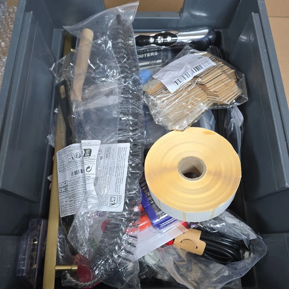 APPROXIMATELY 15 ASSORTED HOUSEHOLD PRODUCTS TO INCLUDE FURNITURE TOUCH UP MARKER SET, BLOOME TRIPLE FRAGRANCE REFILL AND POP UP 3D BOUQUET AND NOTE CARD