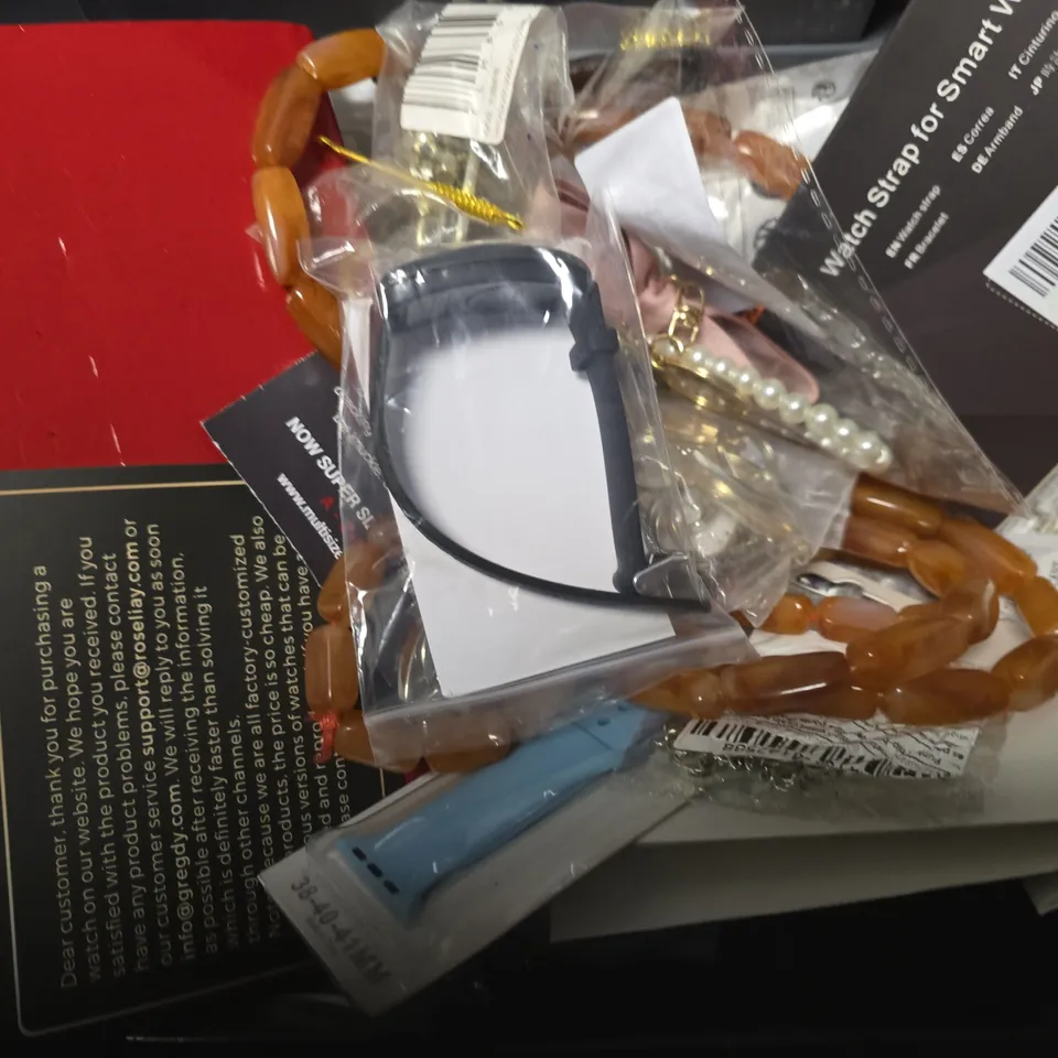 APPROXIMATELY 15 ASSORTED JEWELLERY ITEMS TO INCLUDE - WATCH , NECKLACE , BRACELET ETC