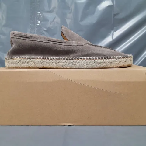 BOXED PAIR OF MOSS ESPADRILLE SHOES IN TAUPE UK SIZE 11