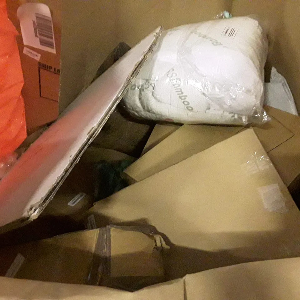 PALLET OF ASSORTED PRODUCTS INCLUDING TOILET SEAT, COFFEE POD HOLDER, FRAMED CANVAS WALL ART, LAPTOP TABLE, WALL CLOCK