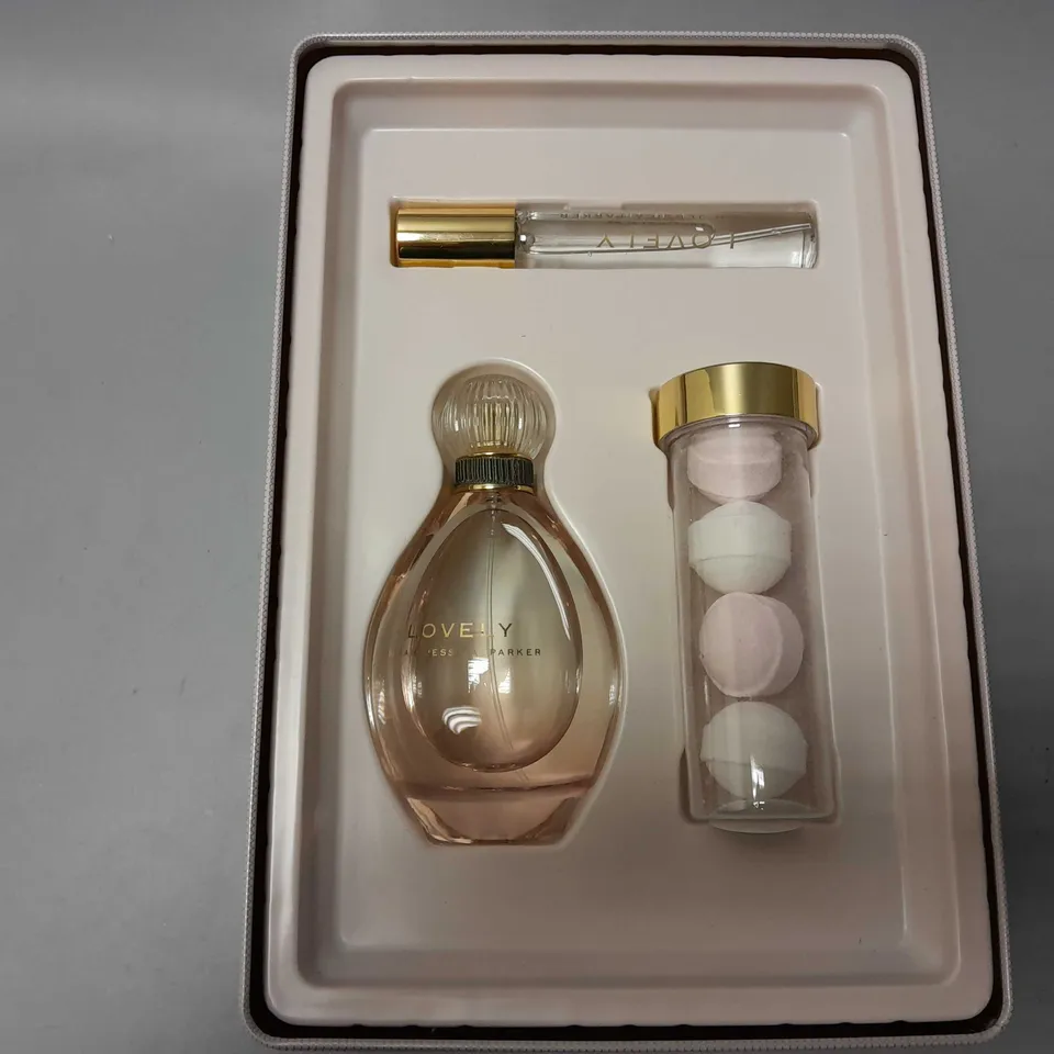 BOXED LOVELY SARAH JESSICA PARKER SET