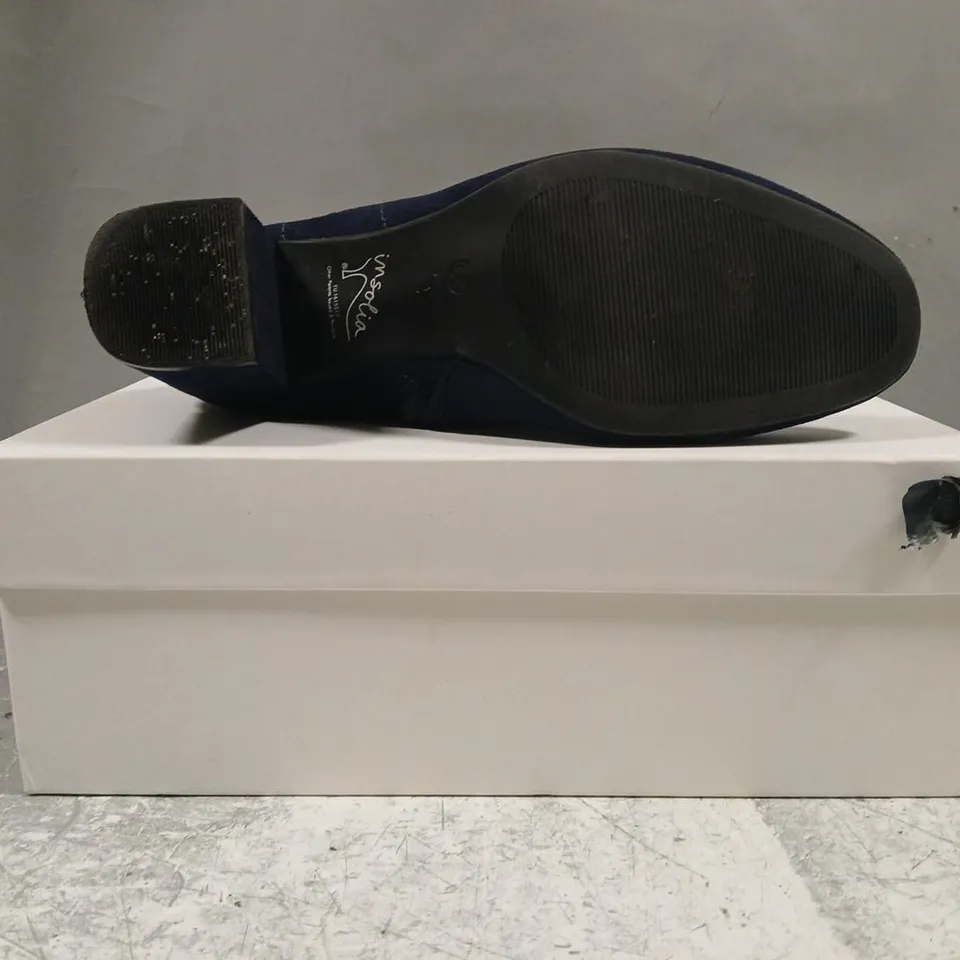 BOXED PAIR OF M&S INZOLIA BLOCK HEELED SHOES IN NAVY SIZE 5.5