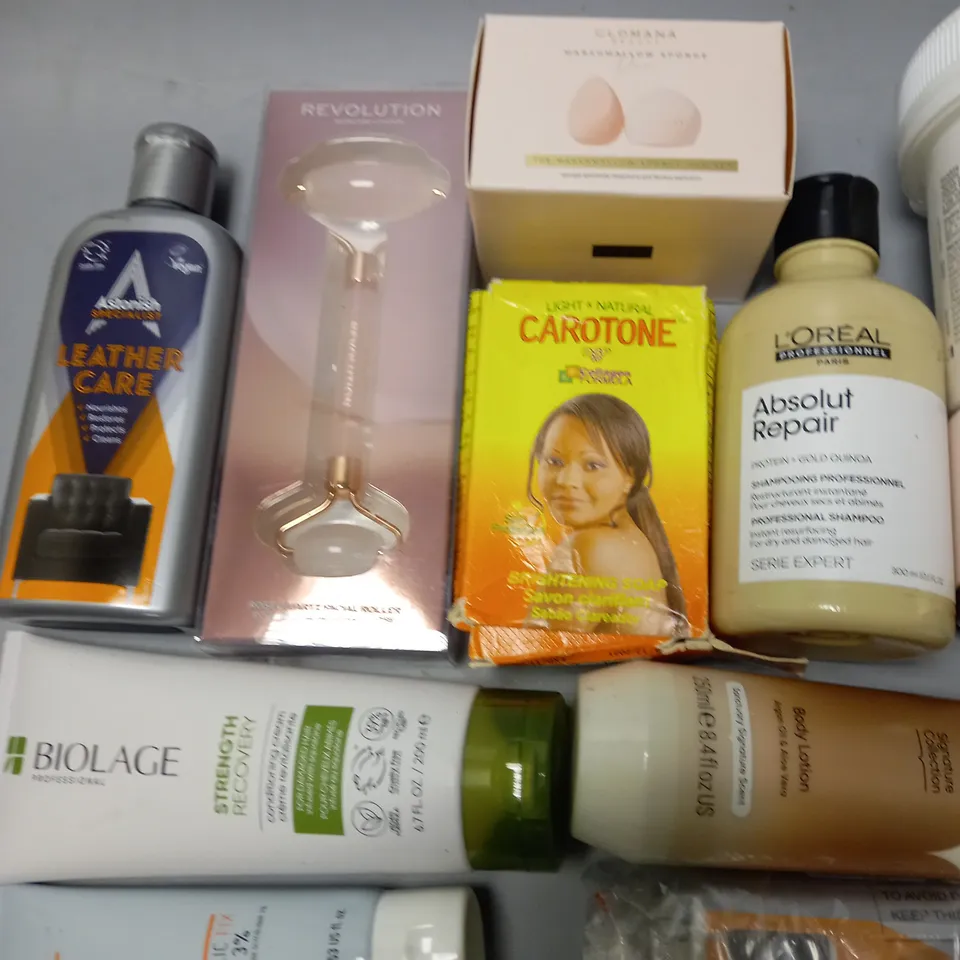 LOT OF APPROXIMATELY 25 ASSORTED HEALTH AND BEAUTY ITEMS TO INCLUDE REVOLUTION FACIAL ROLLER, EMULSIFYING OINTMENT, BIOLACE CONDITIONING CREAM AND NECK FIRMING CREAM
