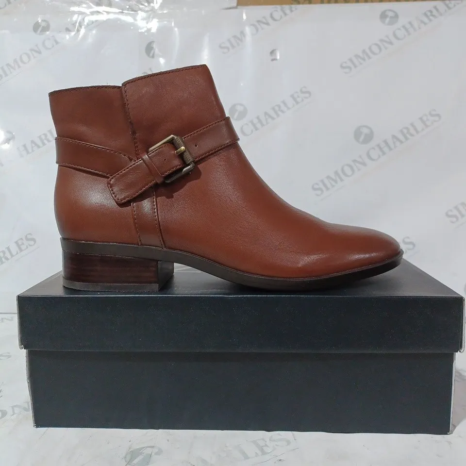 BOXED PAIR OF NATURALIZER LOW HEEL SIDE-ZIP SHOES IN BROWN UK SIZE 6
