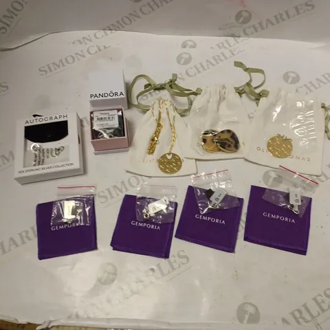 BOX TO CONTAIN APPROX 9 X ASSORTED JEWELLERY. INCLUDES EARRINGS, NECKLACE, ETC