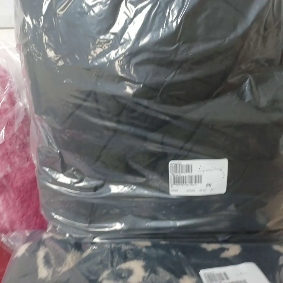 APPROX 8 MIXED COATS ALL SIZES AND DIFFERENT DESIGNS