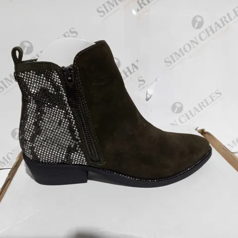 BOXED PAIR OF MODA IN PELLE KATREENA CRYSTAL ANKLE BOOT (KHAKI), SIZE 4 UK