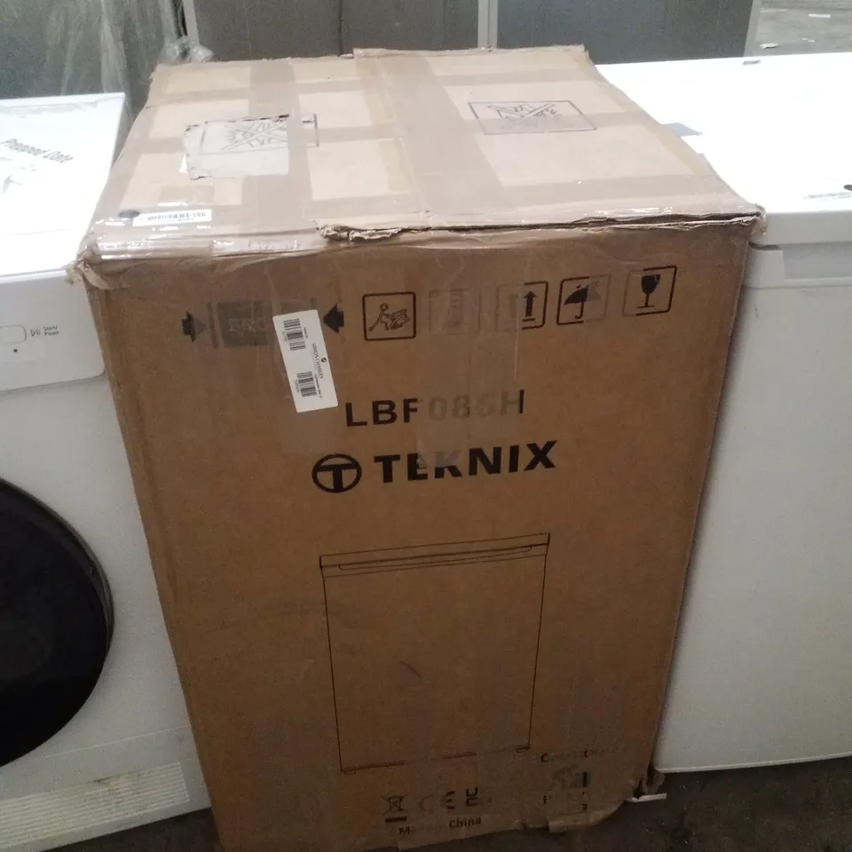 BOXED TEKNIX LBF085H FREESTANDING UNDERCOUNTER FREEZER - 55CM WIDTH - 90L