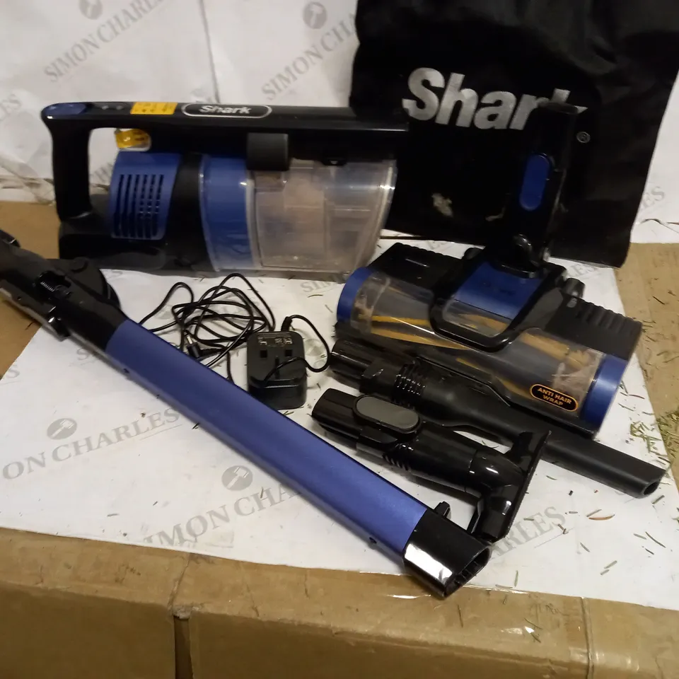 SHARK IZ202UK CORDLESS STICK VACUUM CLEANER 