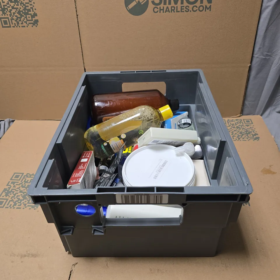 TOTE OF APPROXIMATELY 20 ASSORTED COSMETIC ITEMS TO INCLUDE EIGHTTRIPLEEIGHT ARGAN OIL SHAMPOO, GARNIER CLEANSING WATER, GRUUM BATH AND SHOWER OIL, NIVEA DEODORANT ETC