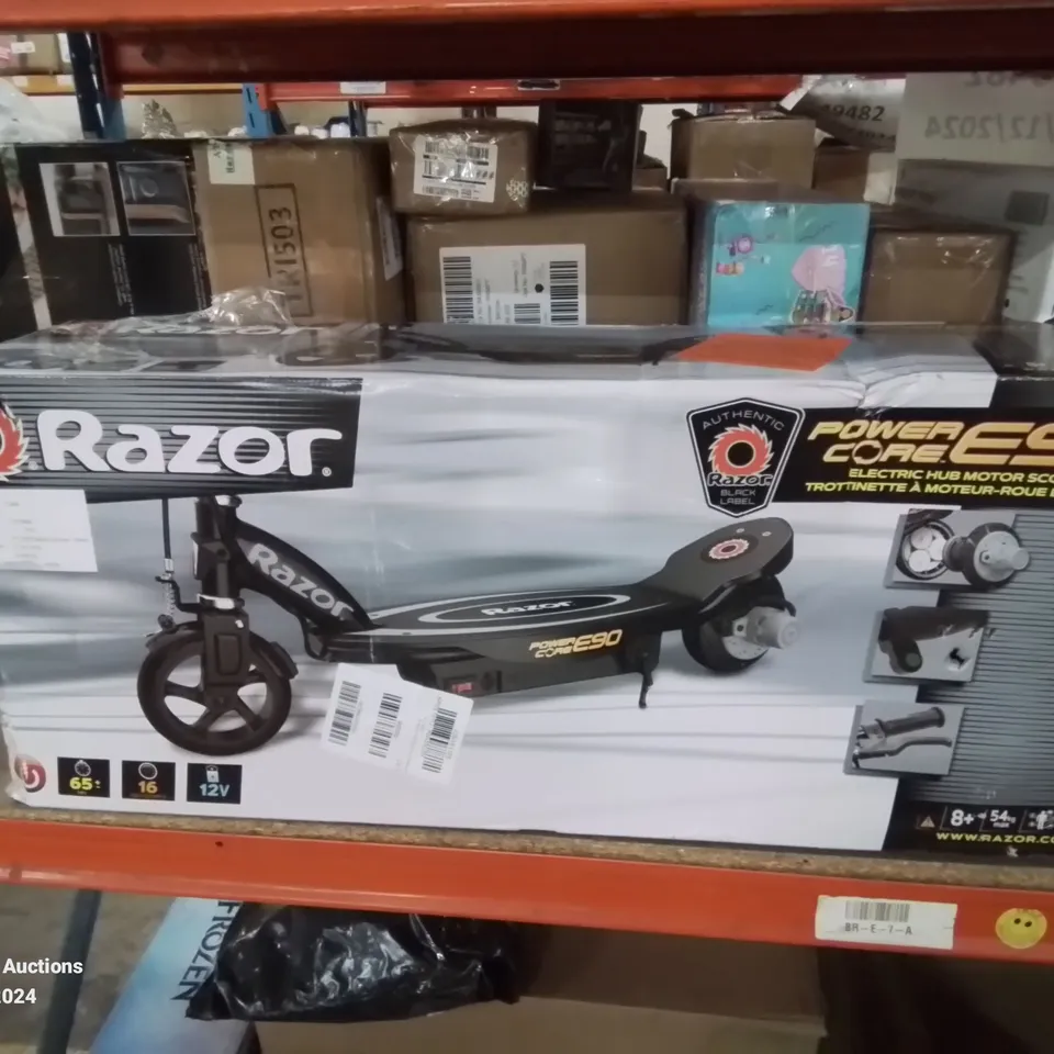 BOXED RAZOR POWERCORE E90 ELECTRIC SCOOTER IN BLACK - COLLECTION ONLY RRP £199.99