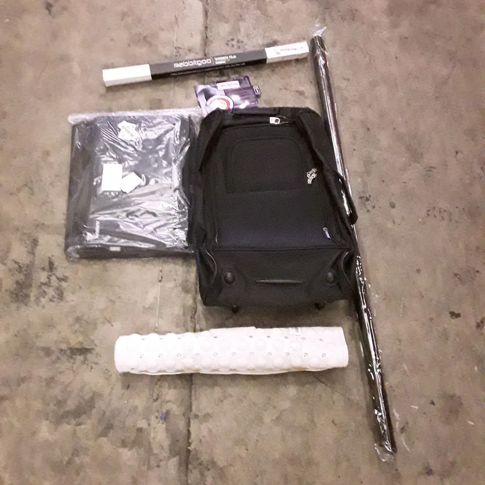 PALLET OF ASSORTED PRODUCTS TO INCLUDE; RUBBER BATH MAT - BAG WITH 2 WHEELS- RABBITGOO WINDOW FILM ECT