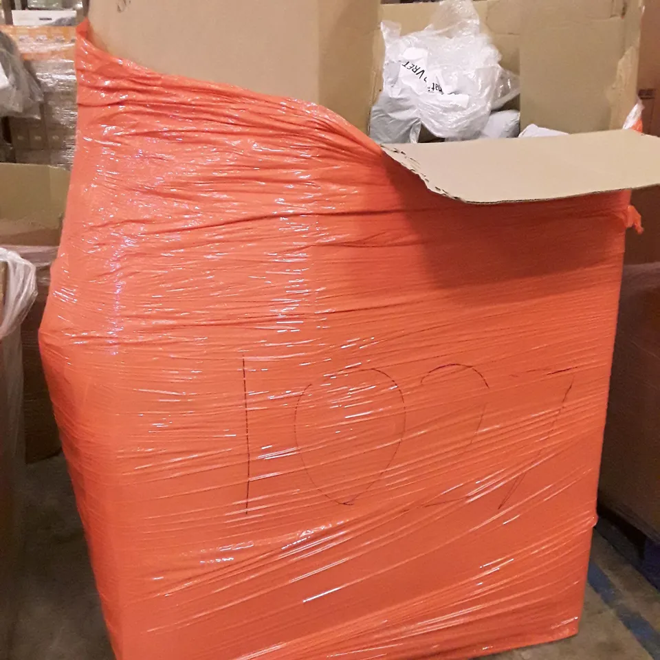 PALLET OF ASSORTED PRODUCTS INCLUDING DOOR MAT, TRUNKI KIDS SUITCASE, DISH RACK, BABY SLEEPING BAG, SIT BATH FOR HEMROIDS, CHRISTMAS PARTY GAMES
