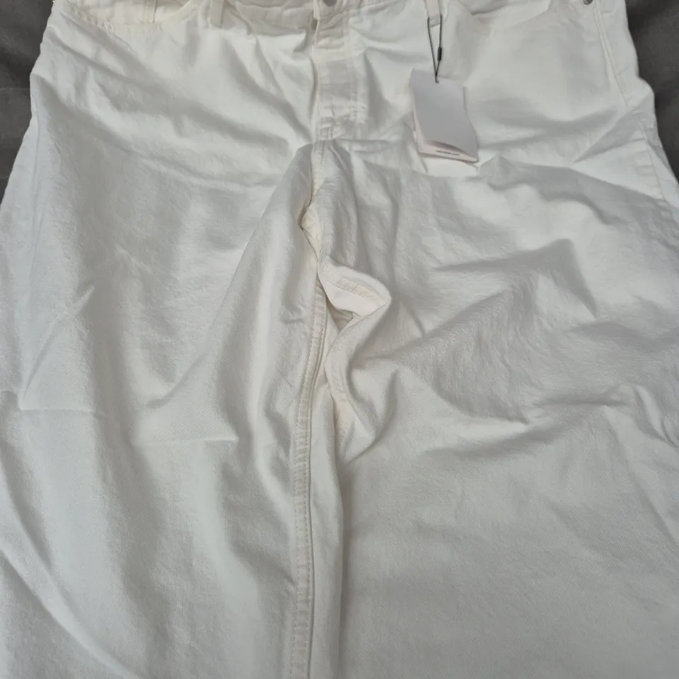 CALVIN KLEIN JEANS - 90'S LOOSE IN WHITE SIZE 34