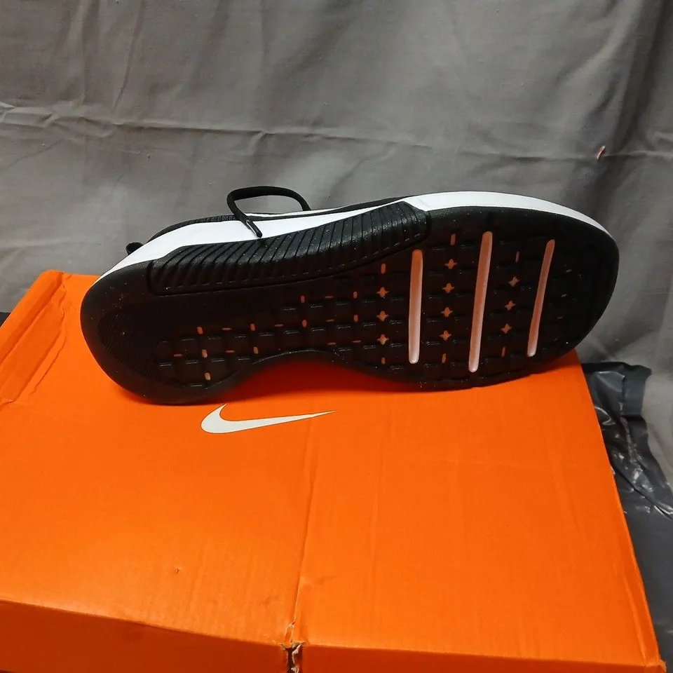 NIKE RUNNING SHOES – BLACK UK SIZE 6.5