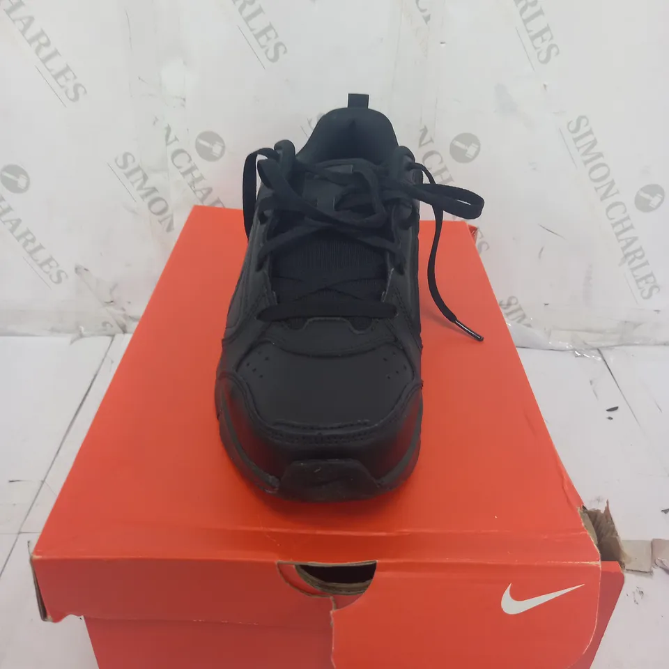 BOXED NIKE MEN'S DEFY ALL DAY TRAINING SHOE SIZE 9.5 