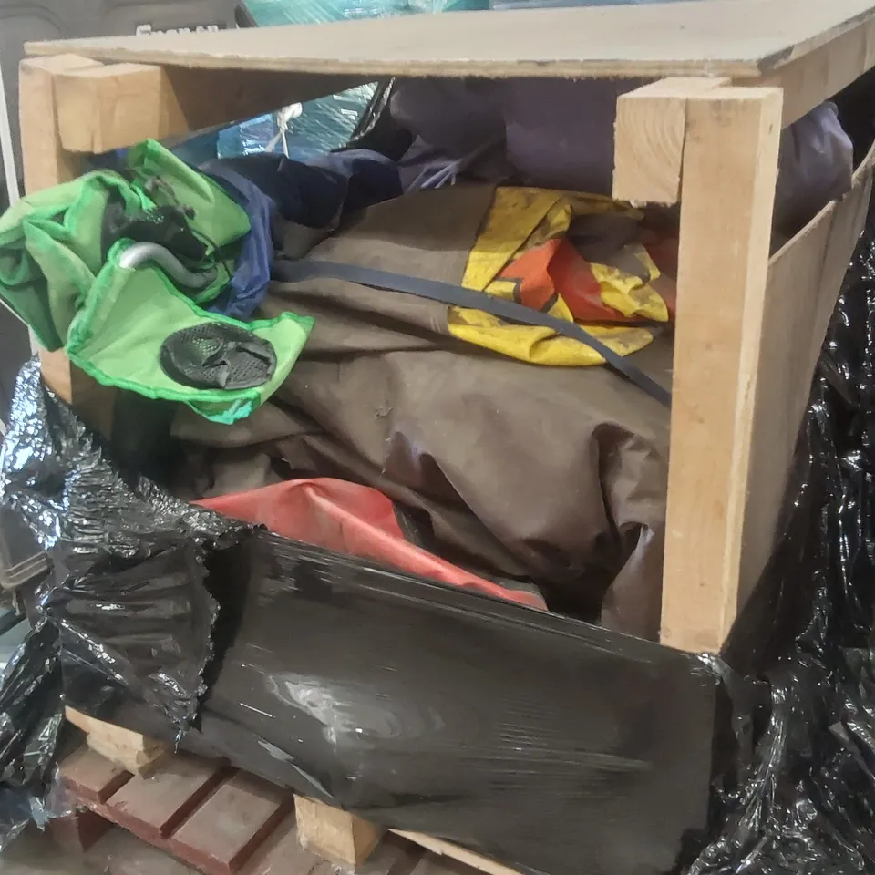 PALLET CONTAINING A LARGE QUANTITY OF ASSORTED ITEMS INCLUDING: CAMPING CHAIR ECT
