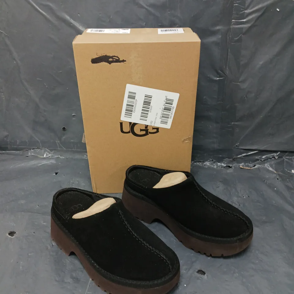 BOXED PAIR OF UGG NEW HEIGHTS CLOGS - BLACK - UK 5 