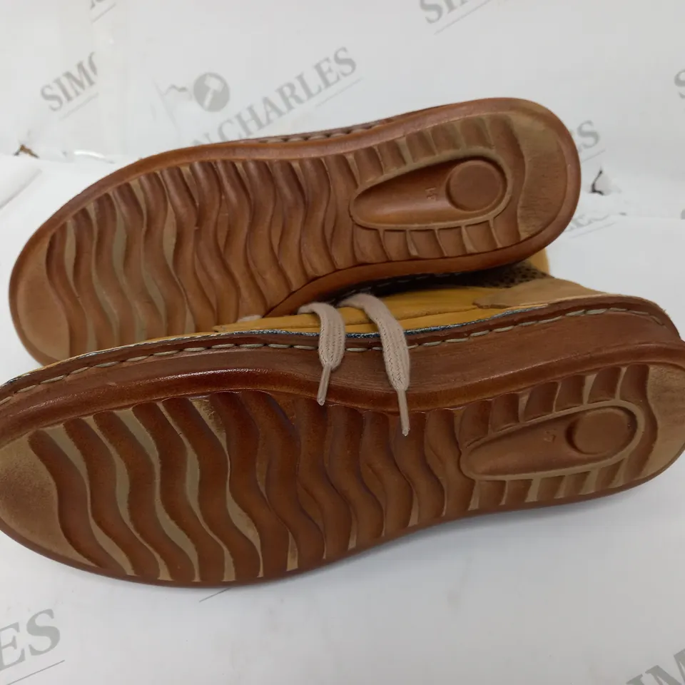 ADESSO LACE UP SHOES IN YELLOW - 8