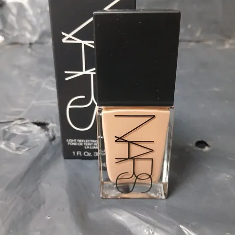 NARS LIGHT REFLECTING FOUNDATION - MEDIUM 4 BARCELONA - 30ML