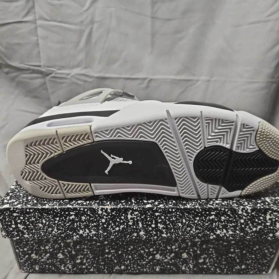 BOXED AIR JORDAN 4 RETRO SNEAKERS – WHITE/GREY, UK 10