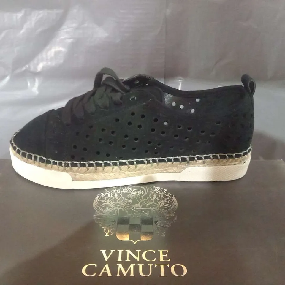 BOXED VINCE CAMUTO THEERA BLACK SUEDE SIZE 3