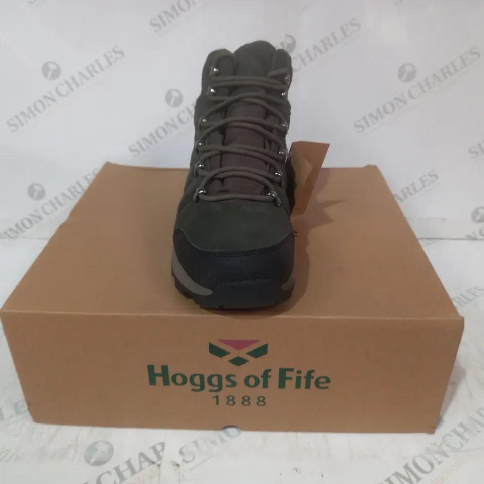 BOXED PAIR OF HOGS OF FIRE NEVIS HIKING BOOTS IN GREEN UK SIZE 9