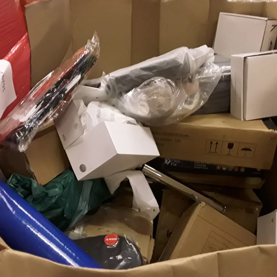 PALLET OF ASSORTED PRODUCTS INCLUDING PRESSURE COOKER, BERRY & PINECONE GARLAND, CARPET PROTECTOR, LED METEOR LIGHT, ARCHERY TOY