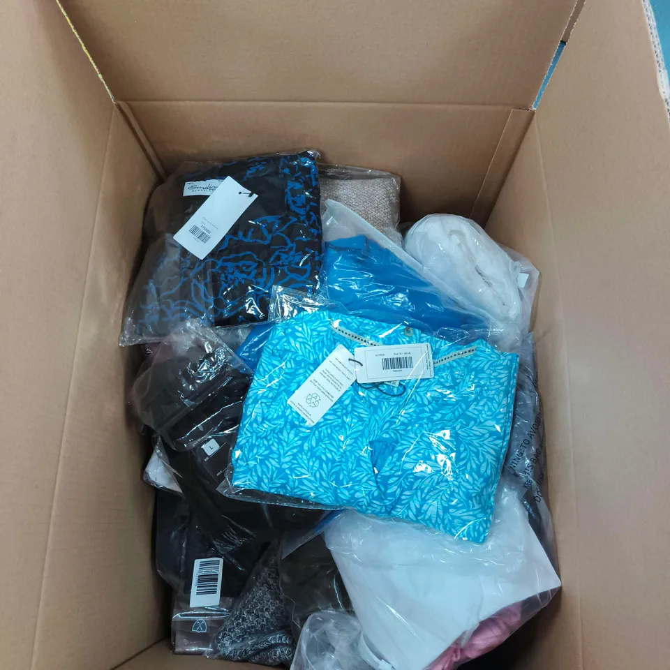 BOX OF APPROXIMATELY 20 ASSORTED CLOTHING ITEMS TO INCLUDE MUDFLOWER, EMELIAX CLASSICS ETC