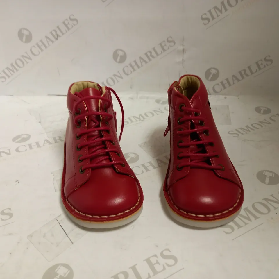 YOUNG SOLES SIZE 25 RED BOOTS 