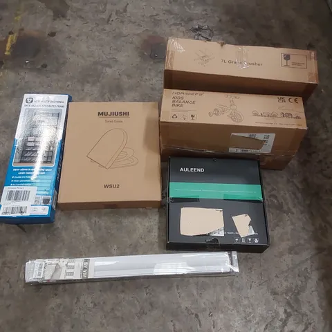 PALLET OF ASSORTED ITEMS INCLUDING: 7L GRAPE CRUSHER, KIDS BALANCE BIKE, TOILET SEAT, SHOE/COAT STORAGE RACK, BLINDS ECT