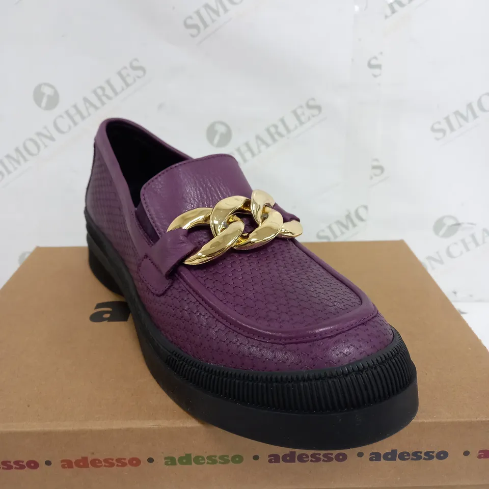 BOXED ADESSO PURPLE LEATHER LOW SHOES - SIZE 7