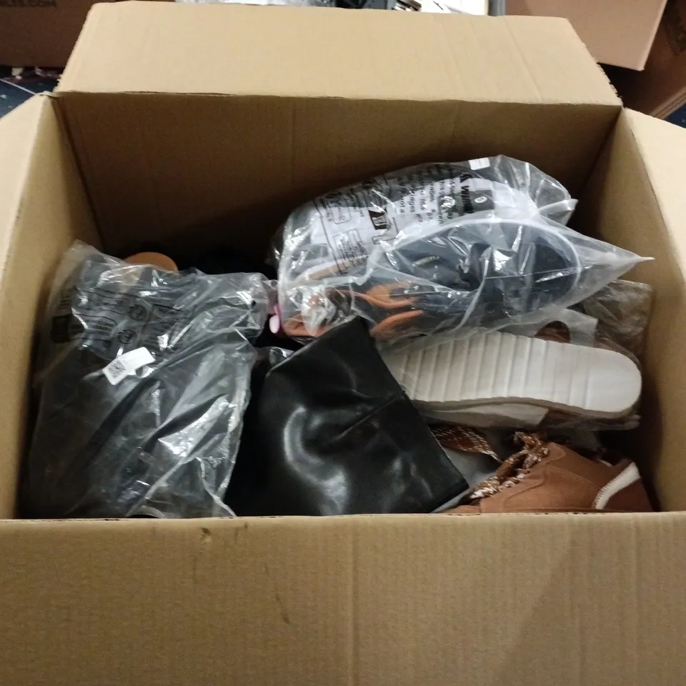 LOT OF APPROXIMATELY 23 ASSORTED PAIRS OF SHOES AND TRAINERS IN VARIOUS SIZES