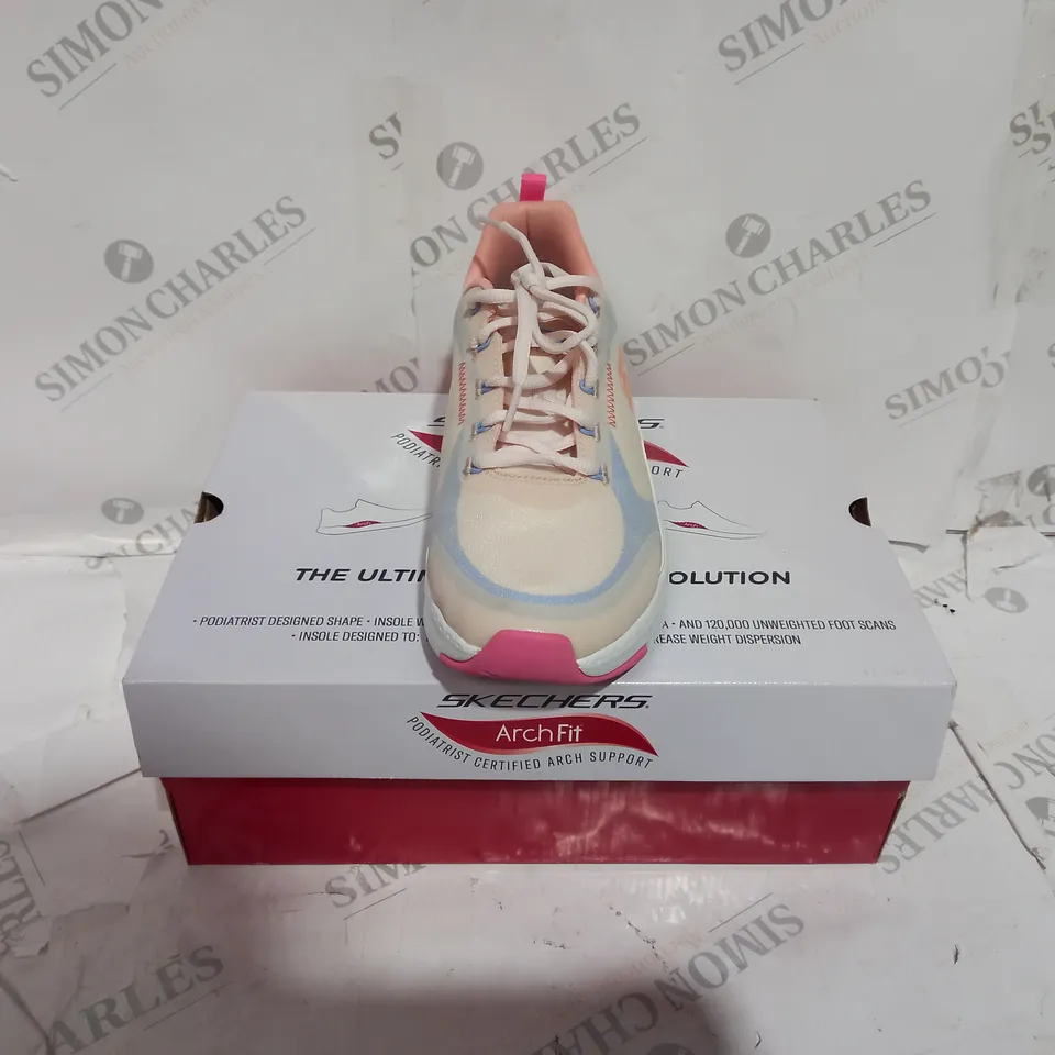 BOXED SKECHERS ARCH FIT TRAINERS SIZE 6 ( 2 LEFT FEET - DIFFERENT SIZES )
