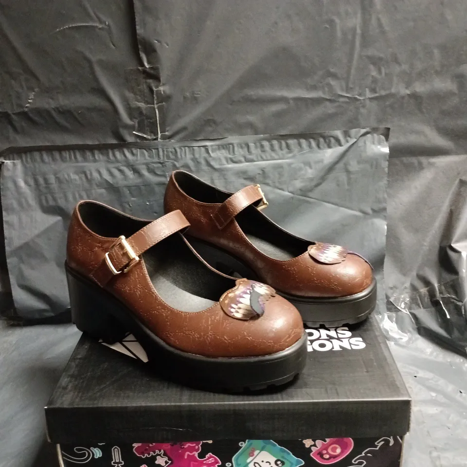 KOI X DUNGEONS & DRAGONS BROWN LEATHER MARY JANE SHOES – WOMEN'S SIZE 9