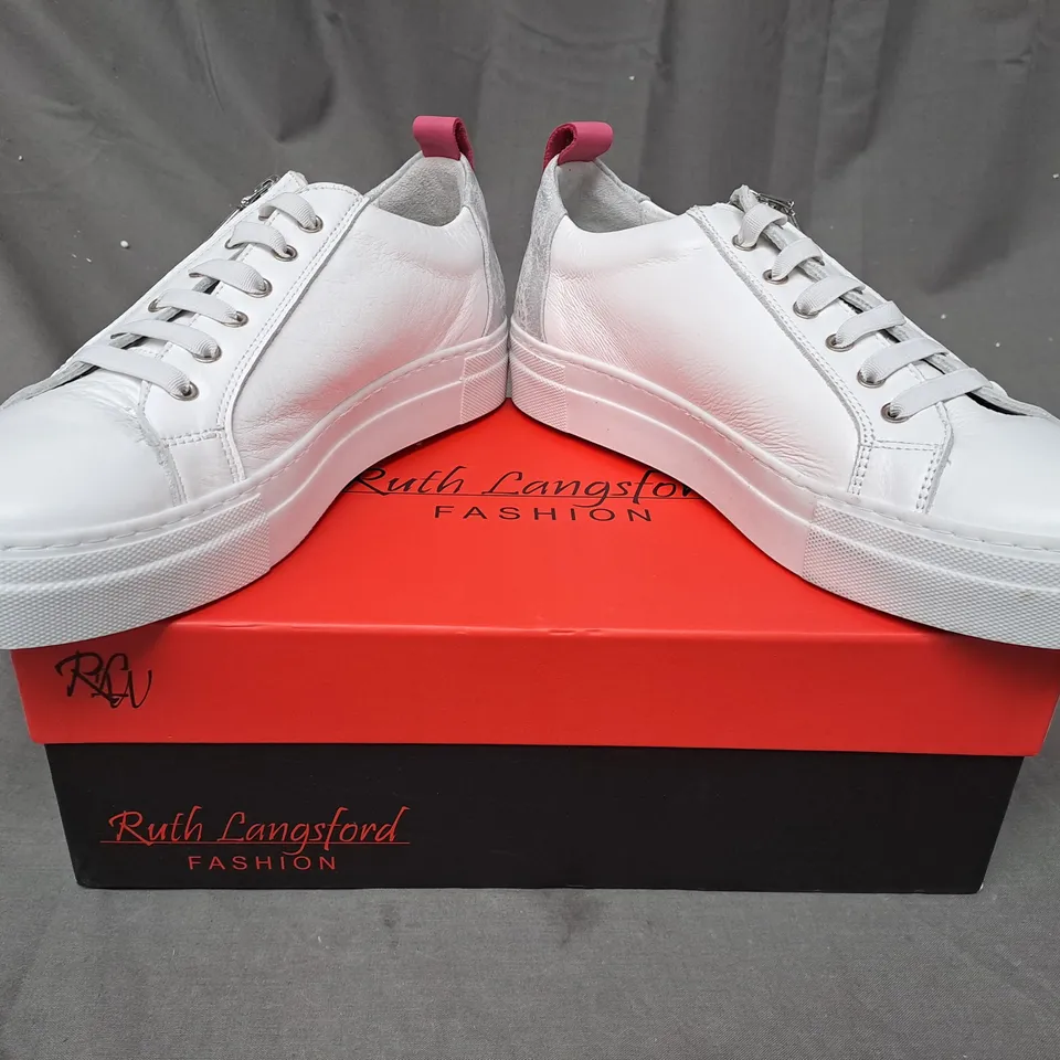 BOXED PAIR OF RUTH LANGSFORD ZIP DETAIL TRAINERS IN WHITE/PINK SIZE 6