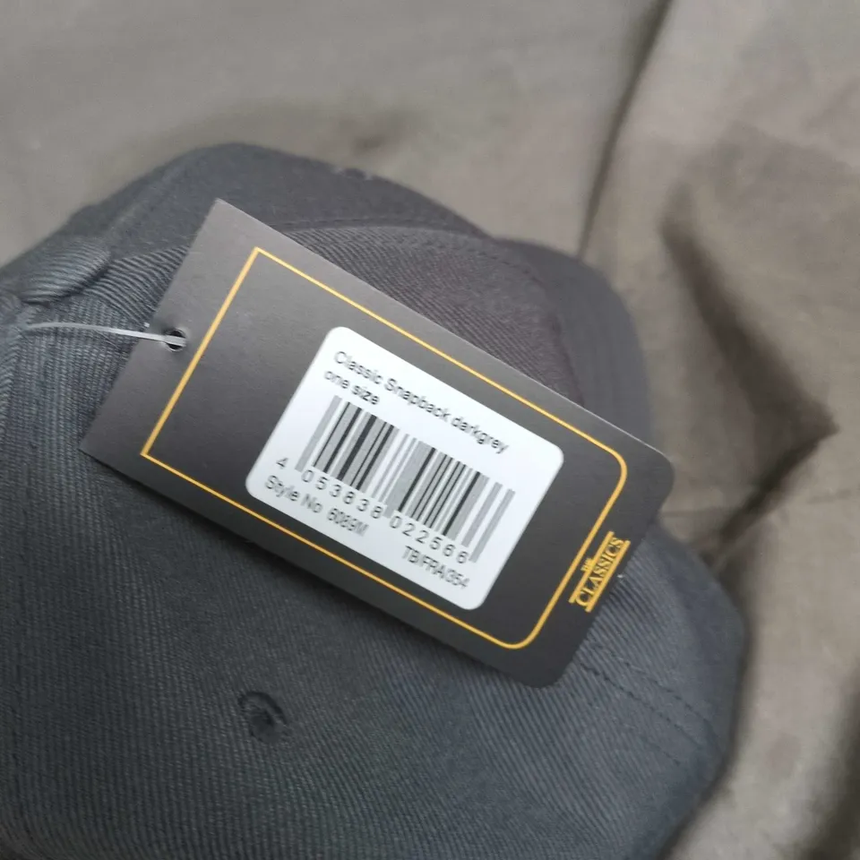 THE CLASSICS SNAPBACK CAP – GREY 